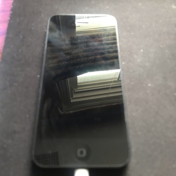 IPhone 5 | unlocked | - Picture 4 of 4